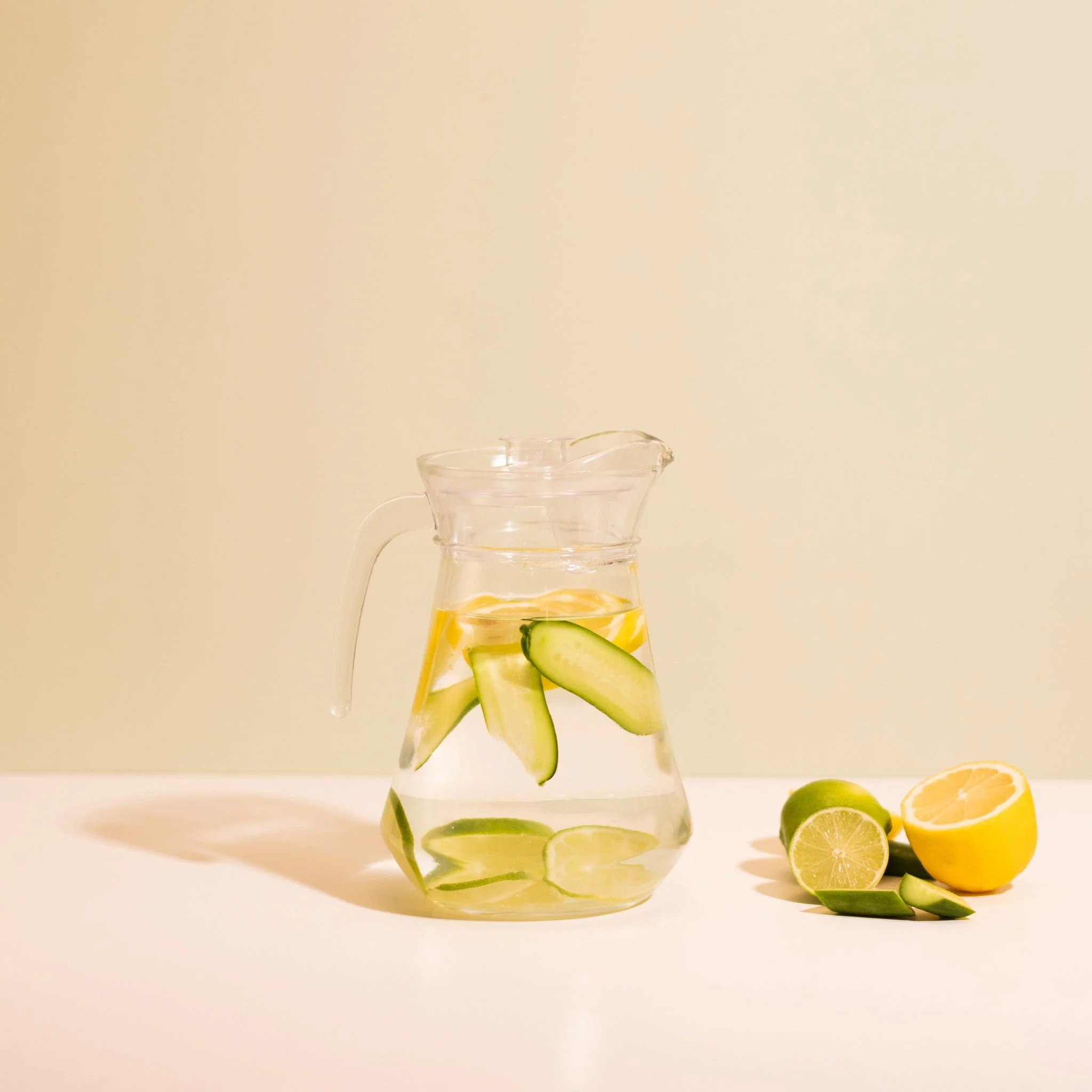 Water Jug with Clear Lid 1300ml (1.3L) - Image 2